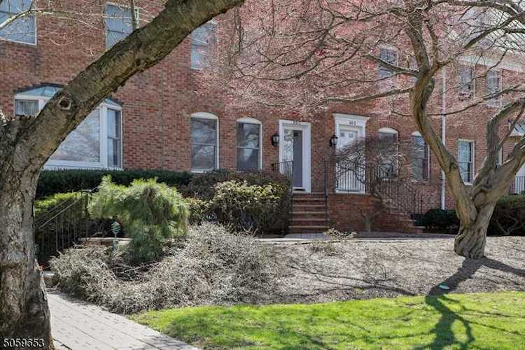 30 Elm St Summit, NJ 07901