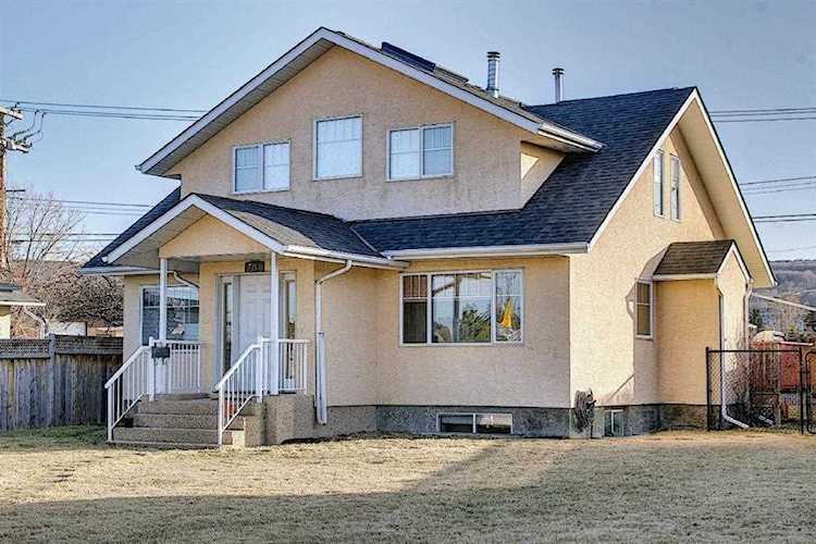 7207 Bowness Rd NW Calgary, AB T3B 0G6