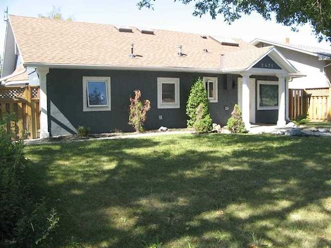 2421 36 St SE Calgary, AB T2B 0Y2