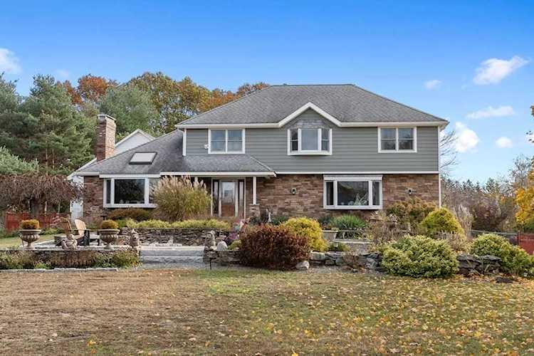 51 Geddes Tewksbury, MA 01876