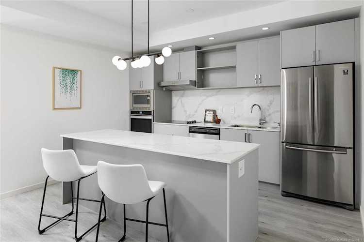 880 Saucier Avenue #306 Kelowna, BC V1Y6A3