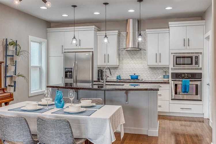 133 12 Ave NW #1 Calgary, AB T2M 0C4