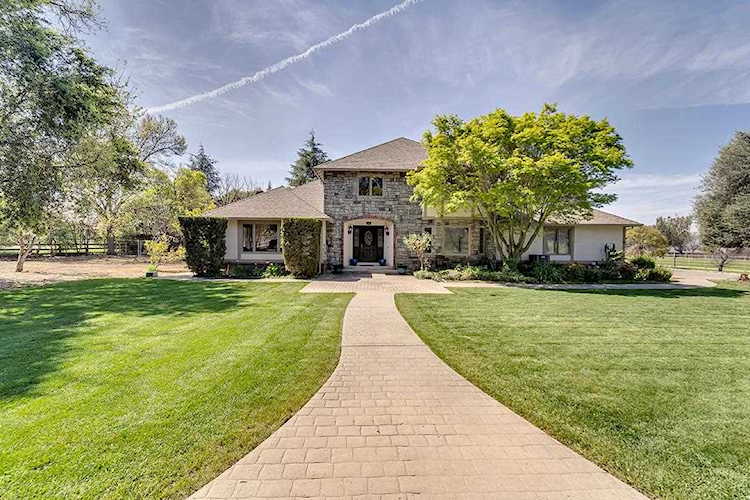 6945 Angelo Lane Gilroy, CA 95020
