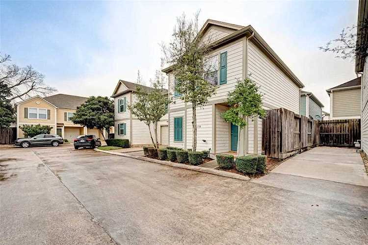 1718 Redwing Cove Dr Houston, TX 77009