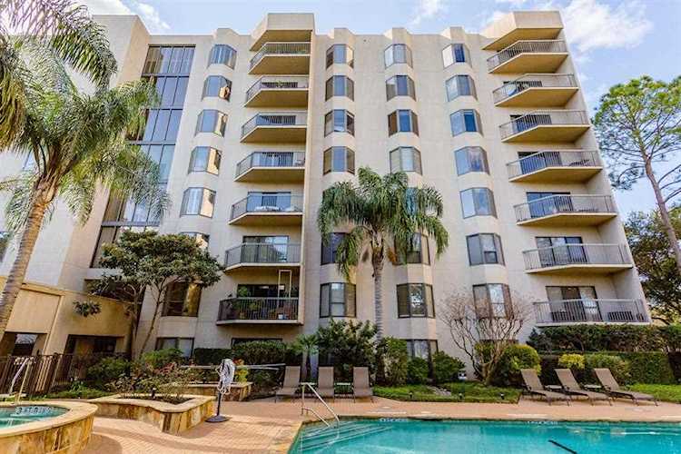 661 Bering Dr Houston, TX 77057