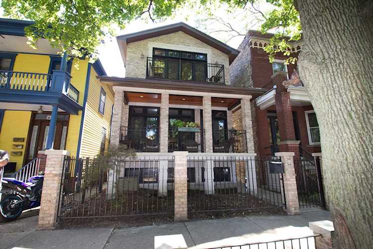 1745 W Cornelia Ave Chicago, IL 60657