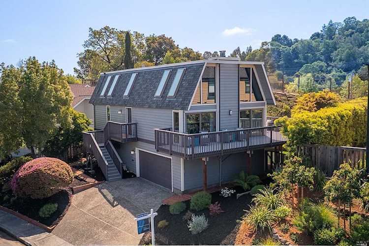49 Meadowood Drive Larkspur, CA 94939