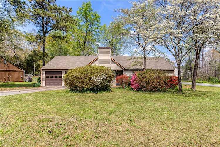 102 Hillmont Dr Woodstock, GA 30188