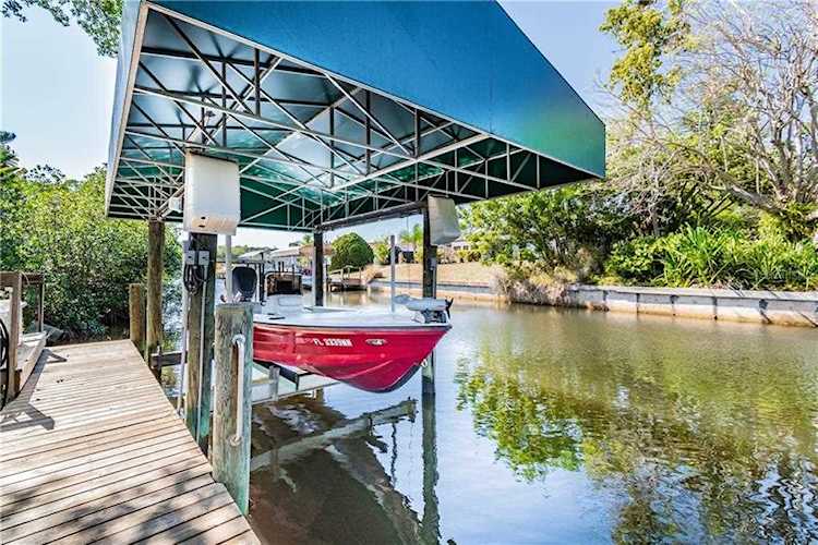 842 E 6th St Englewood, FL 34223