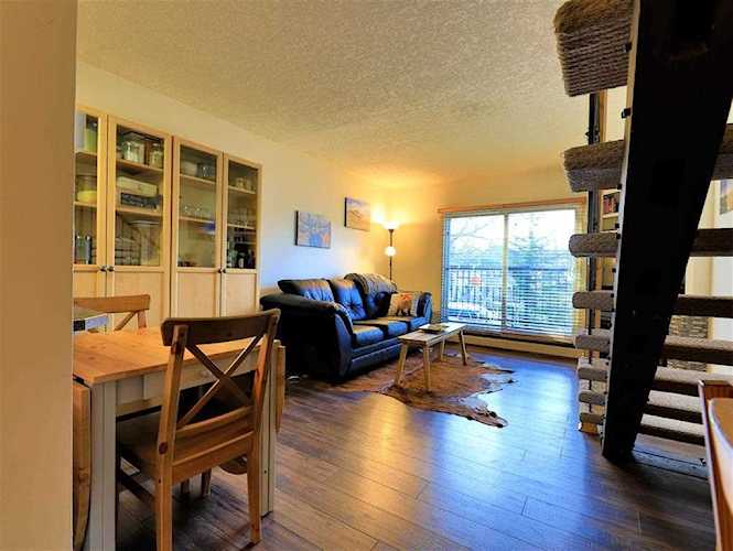 810 2 St NE #5 Calgary, AB T2E 3G4