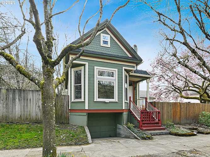 1416 SE Ash St Portland, OR 97214