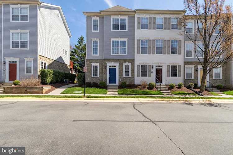 21786 Jarvis Square Ashburn, VA 20147 | MLS ® VALO434796 Photo 1
