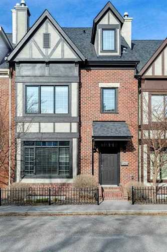 49 Somme Blvd SW Calgary, AB T2T 6K7