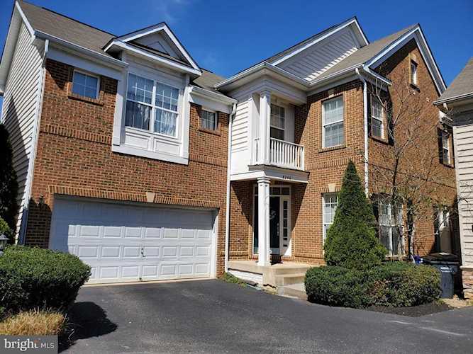 8246 Laurel Heights Loop Lorton, VA 22079 | MLS ® VAFX1191004 Photo 1