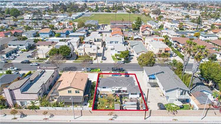 7814 Alhambra Dr Huntington Beach, CA 92647