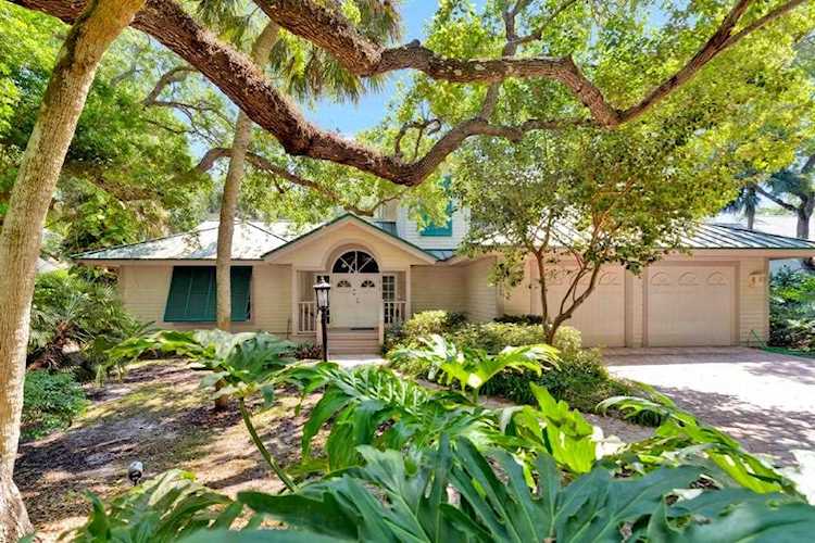 611 Tomahawk Trl Indian River Shores, FL 32963
