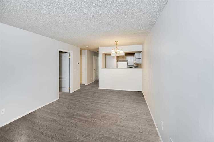 2204 1 St SW #215 Calgary, AB T2S 1P4