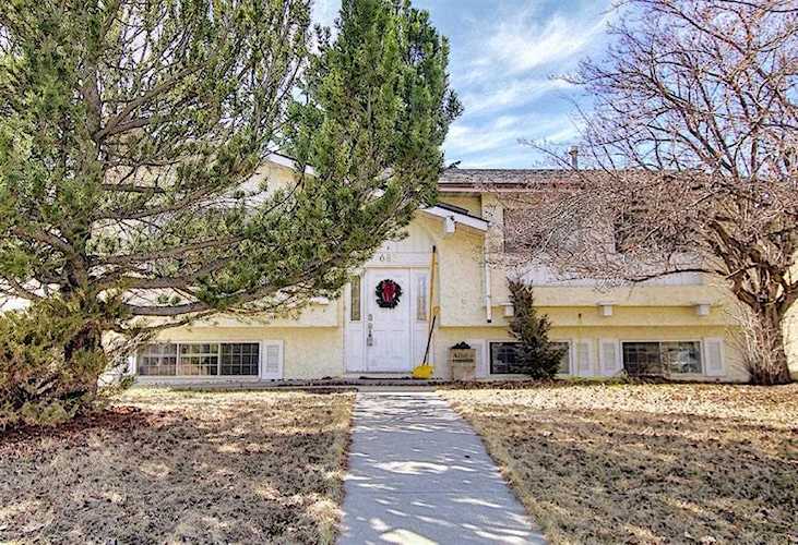 687 Brookpark Dr SW Calgary, AB T2W 2X2