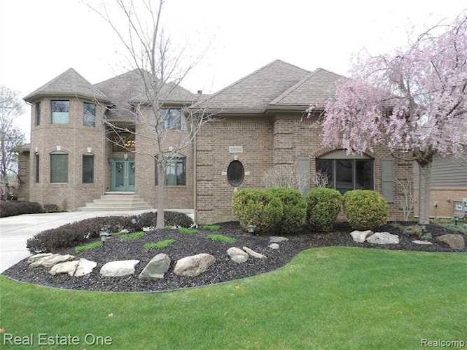 Metro Detroit House Finder | Dwellings Michigan Real Estate Photo 1