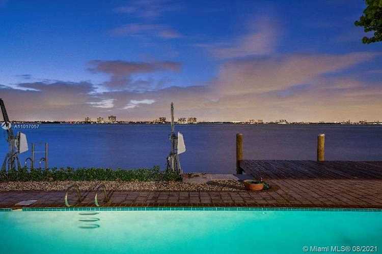 925 N Shore Dr Miami Beach, FL 33141