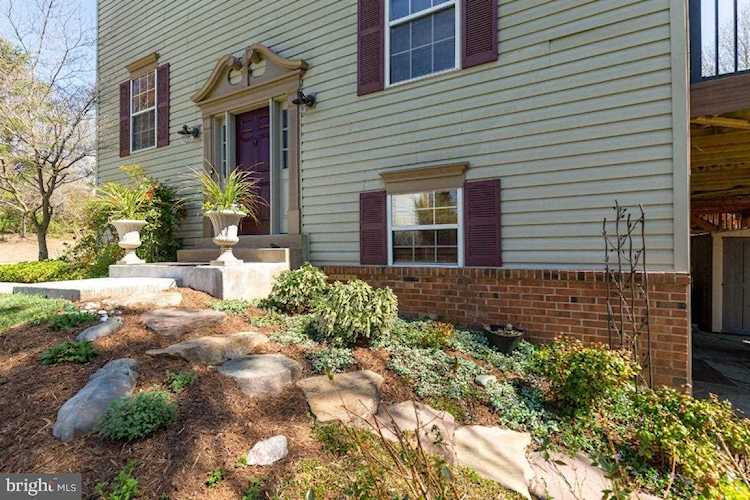 5731 Mason Bluff Dr Burke, VA 22015