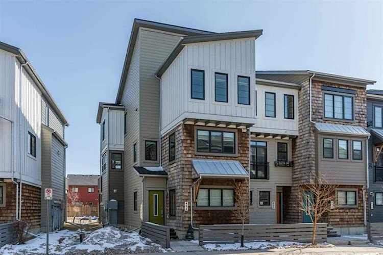 436 Walden Circle SE Calgary, AB T2X 0Y4