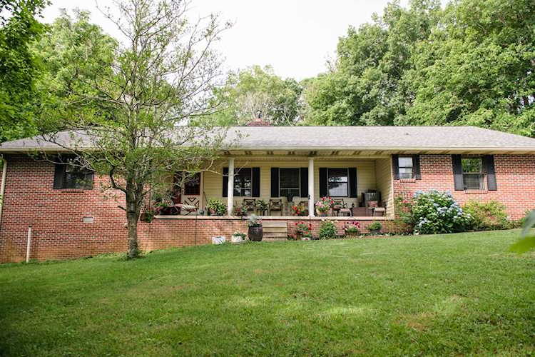 2450 Disney Ln Maryville, TN 37803