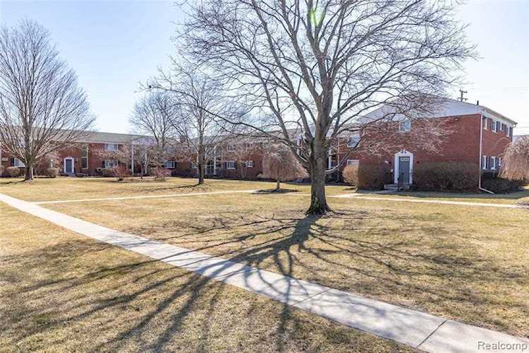 1095 Tienken Ct #101 Rochester Hills, MI 48306