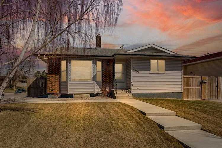 3704 28 St SE Calgary, AB T3G 3T2
