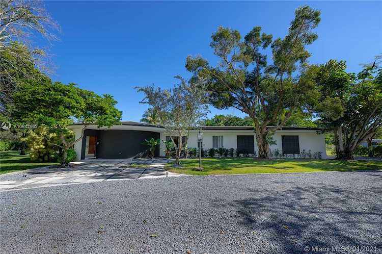 12001 Pine Needle Ln Pinecrest, FL 33156