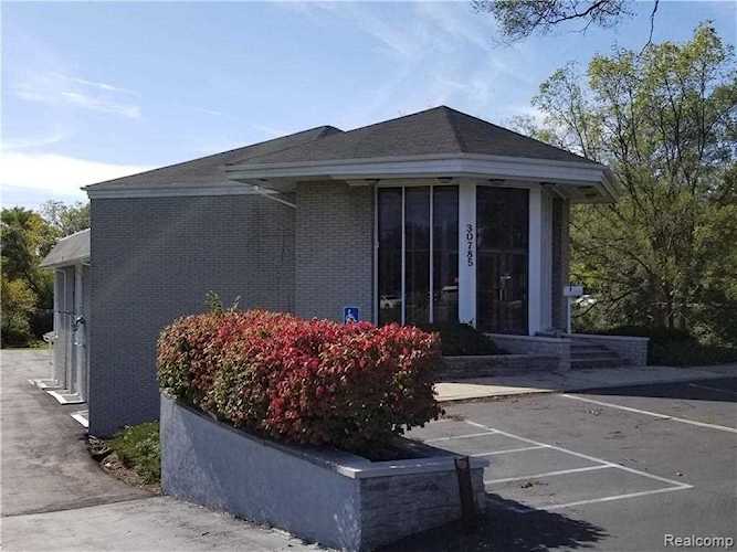 30785 Grand River Ave Farmington Hills, MI 48336