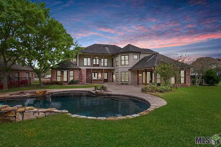 15112 Collegiate Ct Baton Rouge, LA 70810