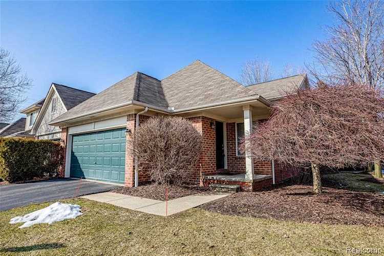 621 Macwilliams Ln Royal Oak, MI 48067