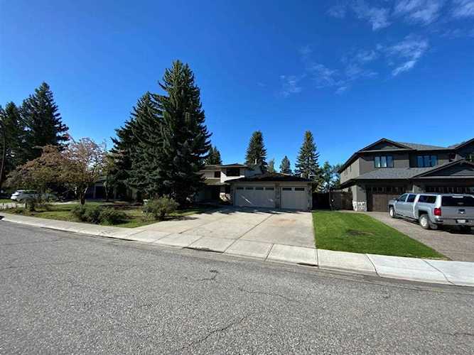 723 Lake Placid Dr SE Calgary, AB T2J 4B9