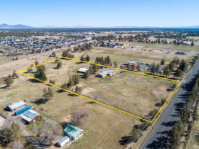 3498 SW Helmholtz Way Redmond, OR 97756