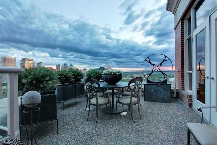 690 Princeton Way SW #1301 Calgary, AB T2P 5T9