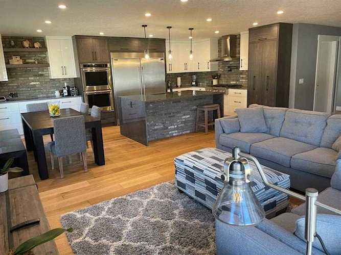 11 Brown Crescent NW Calgary, AB T2L 1N4