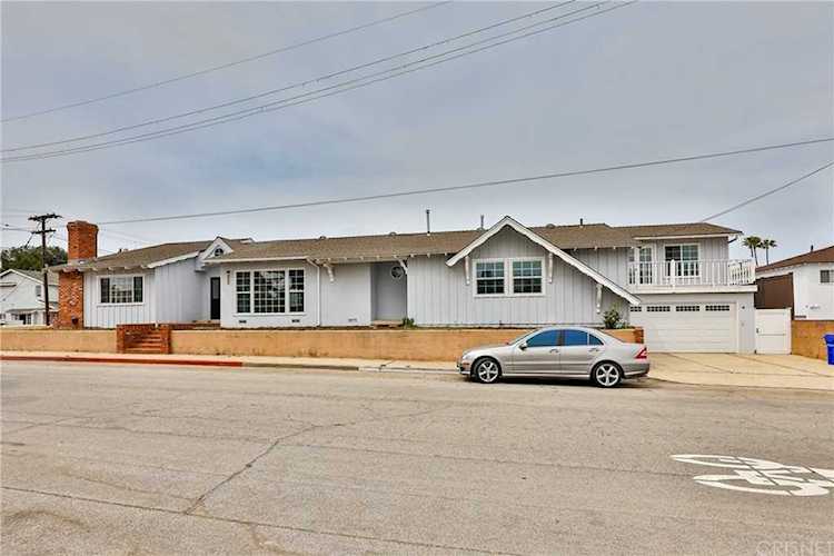 1257 11th St Manhattan Beach, CA 90266