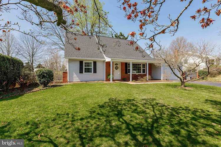 4208 Plaza Ln Fairfax, VA 22033