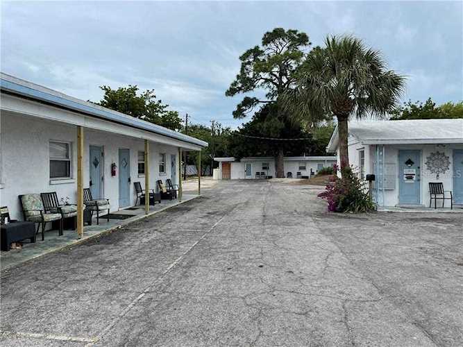 1746 S Tamiami Trl Venice, FL 34293