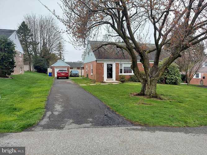 112 Highview Dr Lancaster, PA 17602