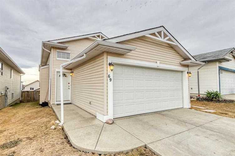 69 Arbour Stone Crescent NW Calgary, AB T3G 5A1
