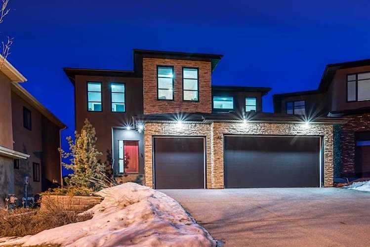 93 Elkton Way SW Calgary, AB T3H 4Y9