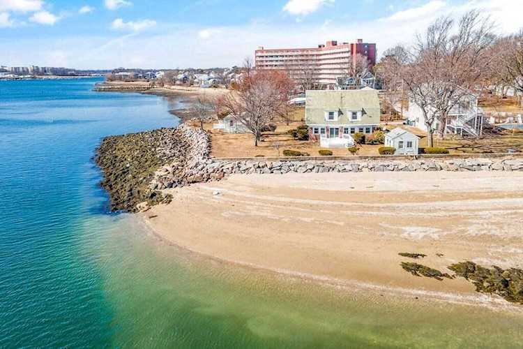 15 Edwards Ln Quincy, MA 02169