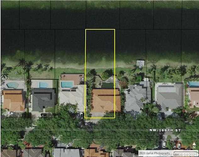 8011 NW 166th St Miami Lakes, FL 33016 | MLS A10994880 Photo 1