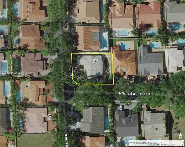 16821 NW 79th Pl Miami Lakes, FL 33016 | MLS A10994910 Photo 1