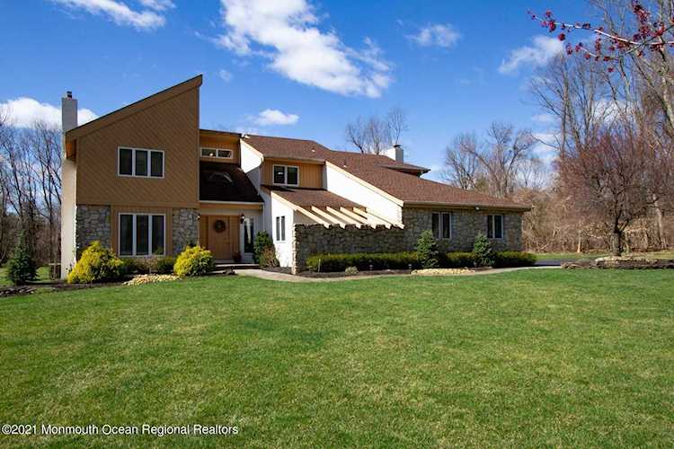 43 Spruce Ln Colts Neck, NJ 07722