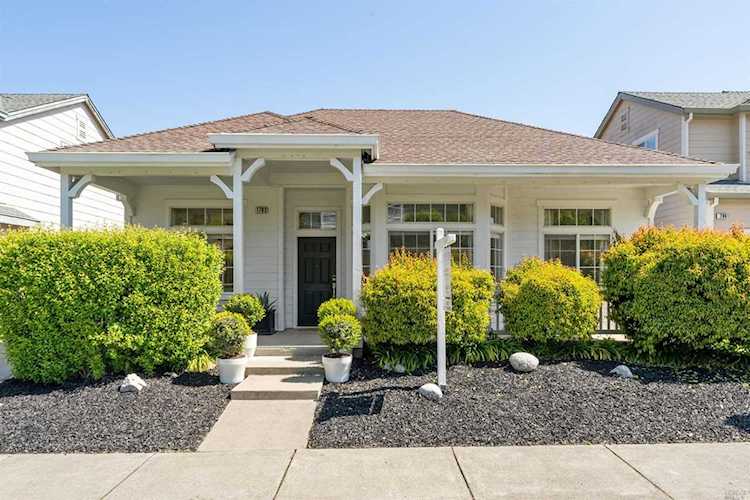 1702 Canyon Run Healdsburg, CA 95448