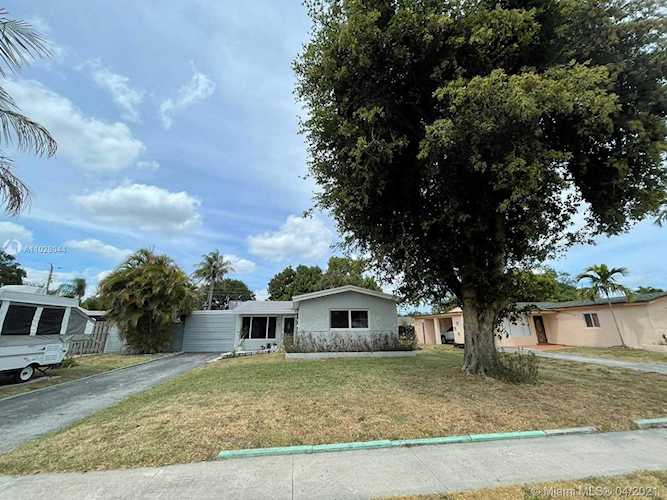 6551 Scott St Hollywood, FL 33024