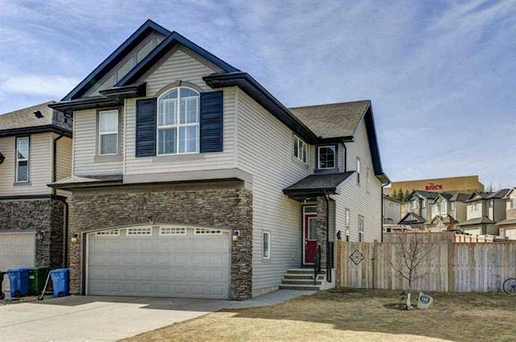 195 Sherwood Mount NW Calgary, AB T3R 0G5
